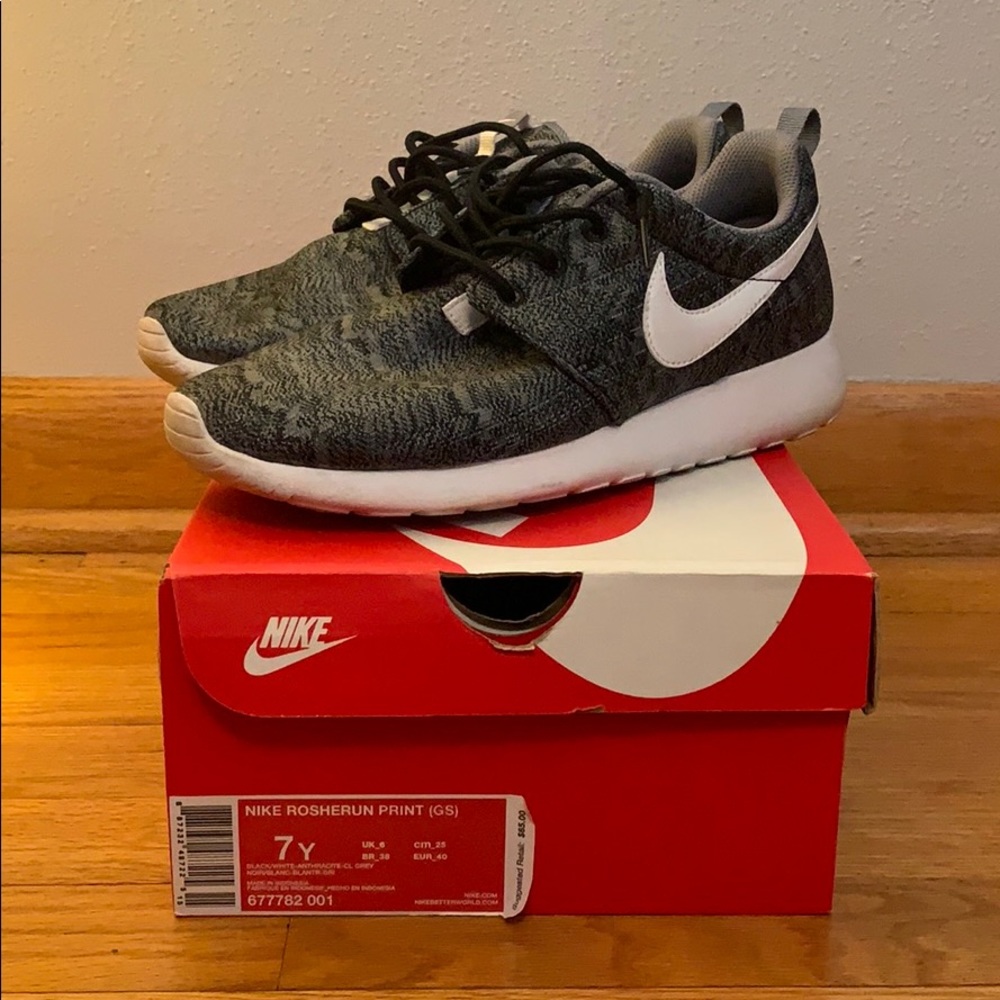 NIKE ROSHERUN PRINT (GS) Size 7Y